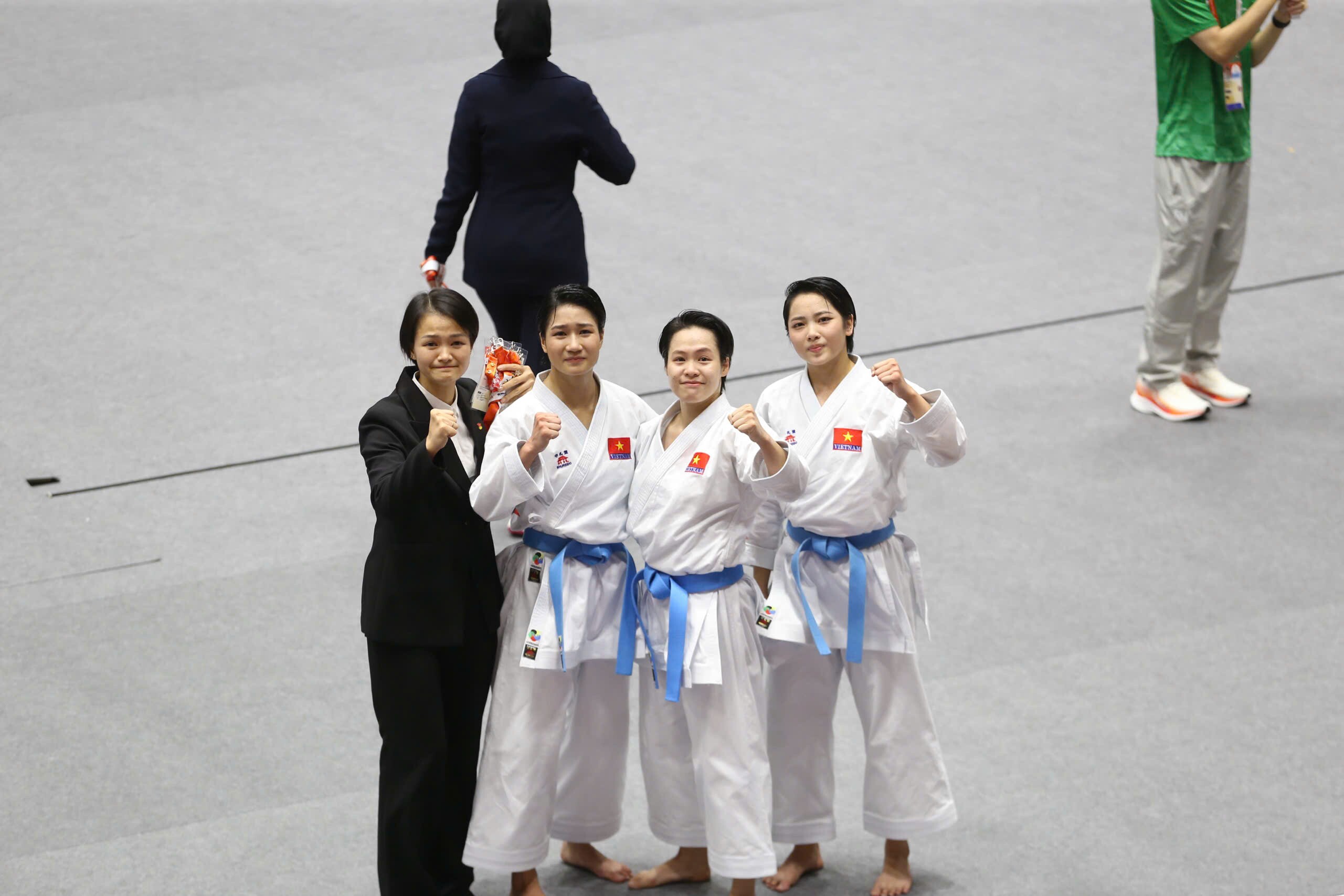Karate Việt Nam ghi danh bảng vàng ASIAD: 3 hot girl thắng đậm Iran, ẵm HCV đầu tiên - 7