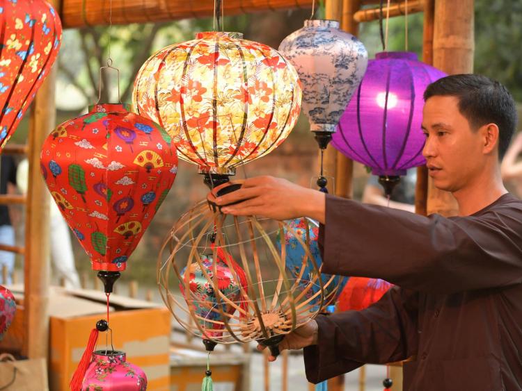 Từ chiếc đèn trung thu đến một sản phẩm công nghiệp văn hóa