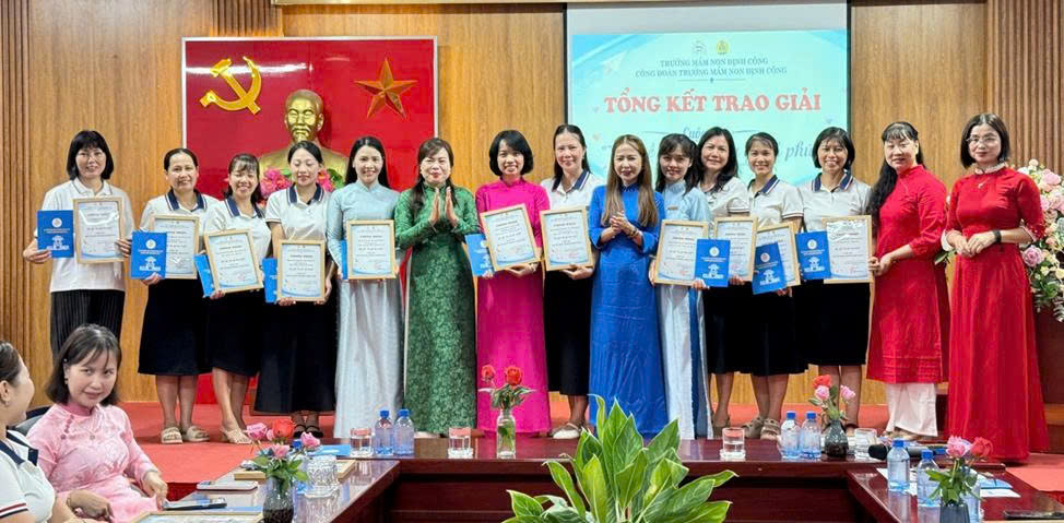 Công đoàn Trường Mầm non Định Công: Trao giải cuộc thi “Viết về ngôi trường hạnh phúc” năm 2026 - 1