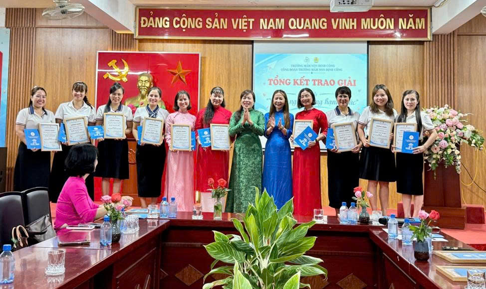 Công đoàn Trường Mầm non Định Công: Trao giải cuộc thi “Viết về ngôi trường hạnh phúc” năm 2026 - 3