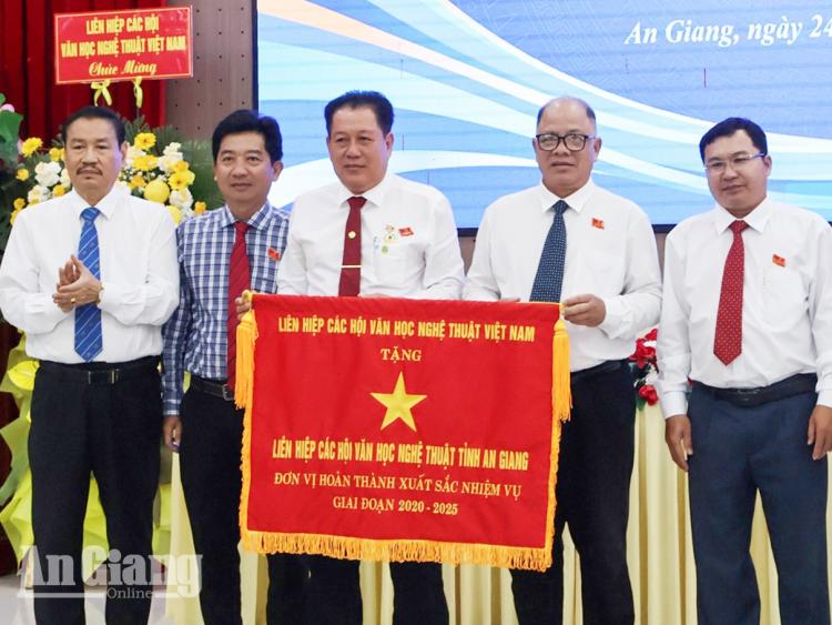 Liên hiệp các Hội Văn học Nghệ thuật tỉnh An Giang tổ chức Đại hội đại biểu lần thứ I: Đưa bản sắc Tây Nam Bộ vào không gian sáng tạo mới