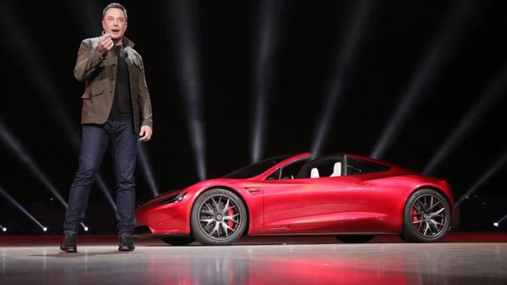Sau 10 năm nhận cọc xe thể thao Tesla Roadster chốt lịch ra mắt toàn cầu - 4