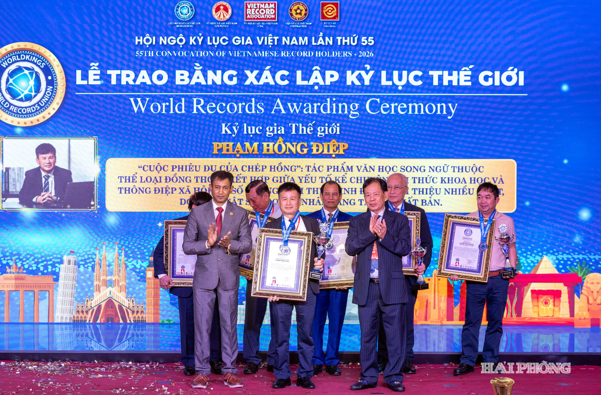'Cuộc phiêu du của Chép Hồng' xác lập kỷ lục thế giới - 1