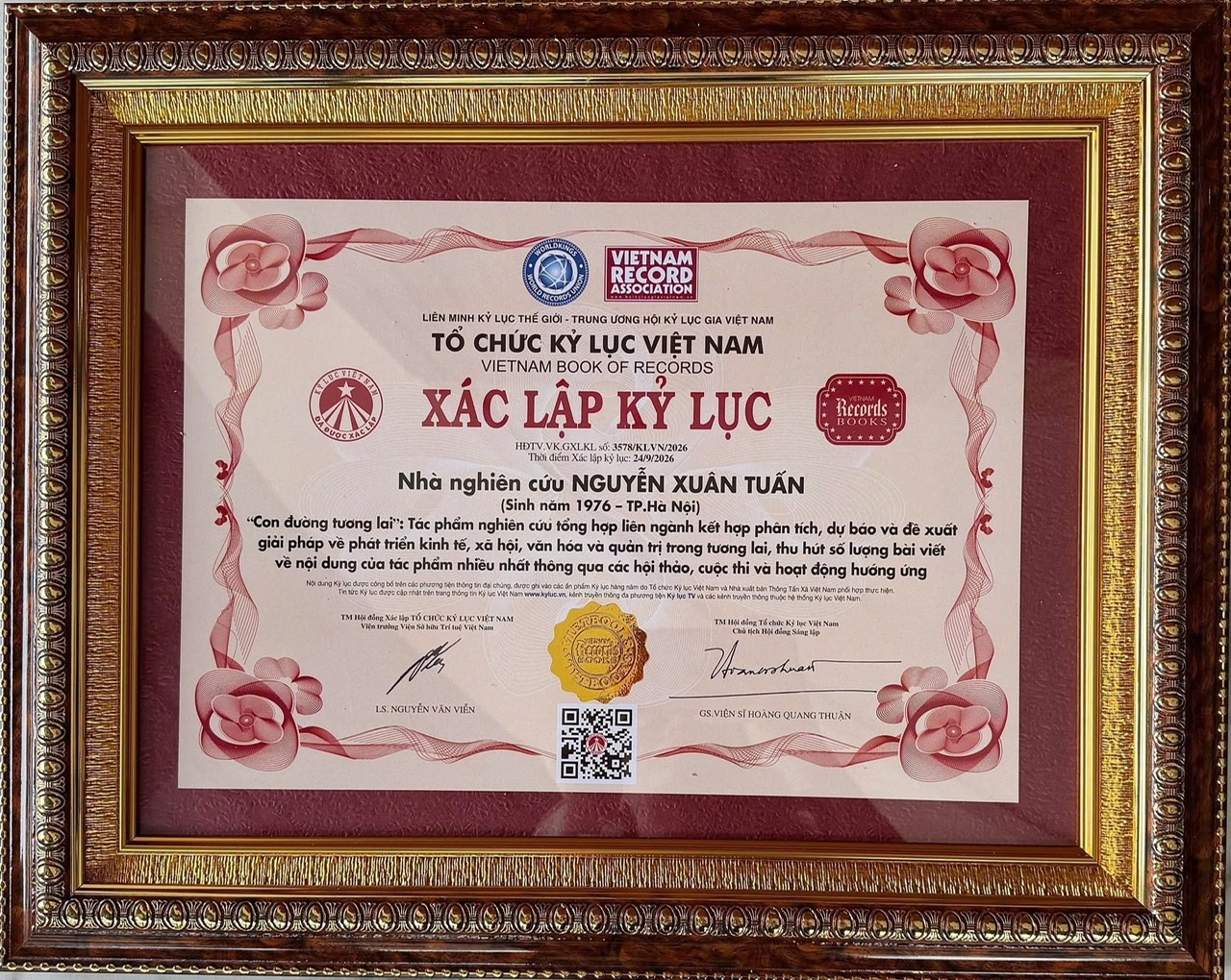 Tác phẩm “Con đường tương lai” của nhà văn, nhà nghiên cứu Nguyễn Xuân Tuấn được vinh danh kỷ lục Việt Nam - 4