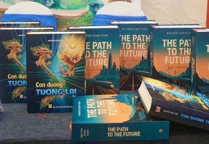 Tác phẩm “Con đường tương lai” của nhà văn, nhà nghiên cứu Nguyễn Xuân Tuấn được vinh danh kỷ lục Việt Nam - 3