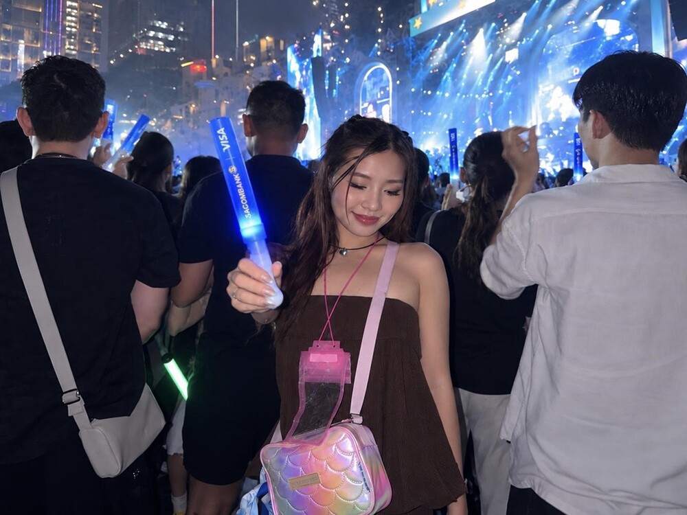 Từ Fast-track đến biển lightstick: Trải nghiệm đi concert siêu khác biệt của chủ thẻ SACOMBANK Visa - 4