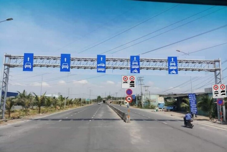 “Giá long môn” gắn biển báo giao thông trên đường có ý nghĩa ra sao? - 2