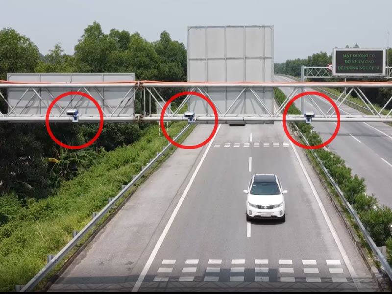 “Giá long môn” gắn biển báo giao thông trên đường có ý nghĩa ra sao? - 3