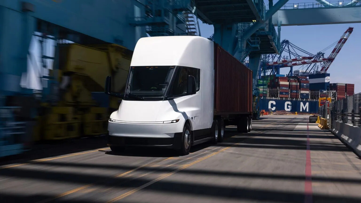 Tesla đầu kéo Semi thế hệ mới bắt đầu bàn giao xe tại Mỹ - 2