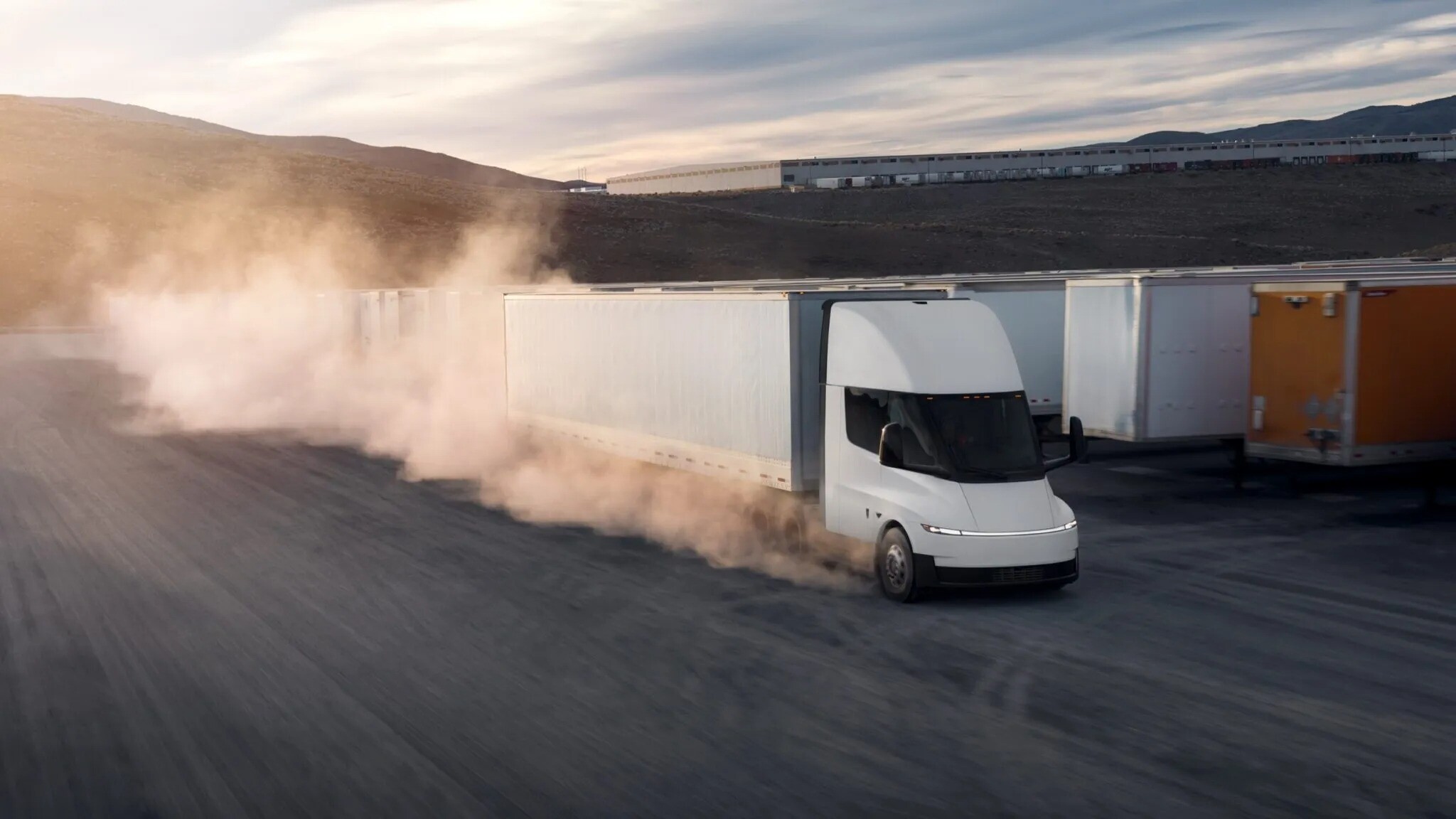 Tesla đầu kéo Semi thế hệ mới bắt đầu bàn giao xe tại Mỹ - 3
