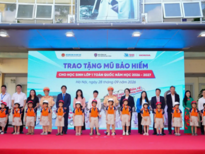 Thông tin doanh nghiệp - 1,8 triệu mũ bảo hiểm sẽ được Honda Việt Nam trao đến các em học sinh lớp Một trên cả nước