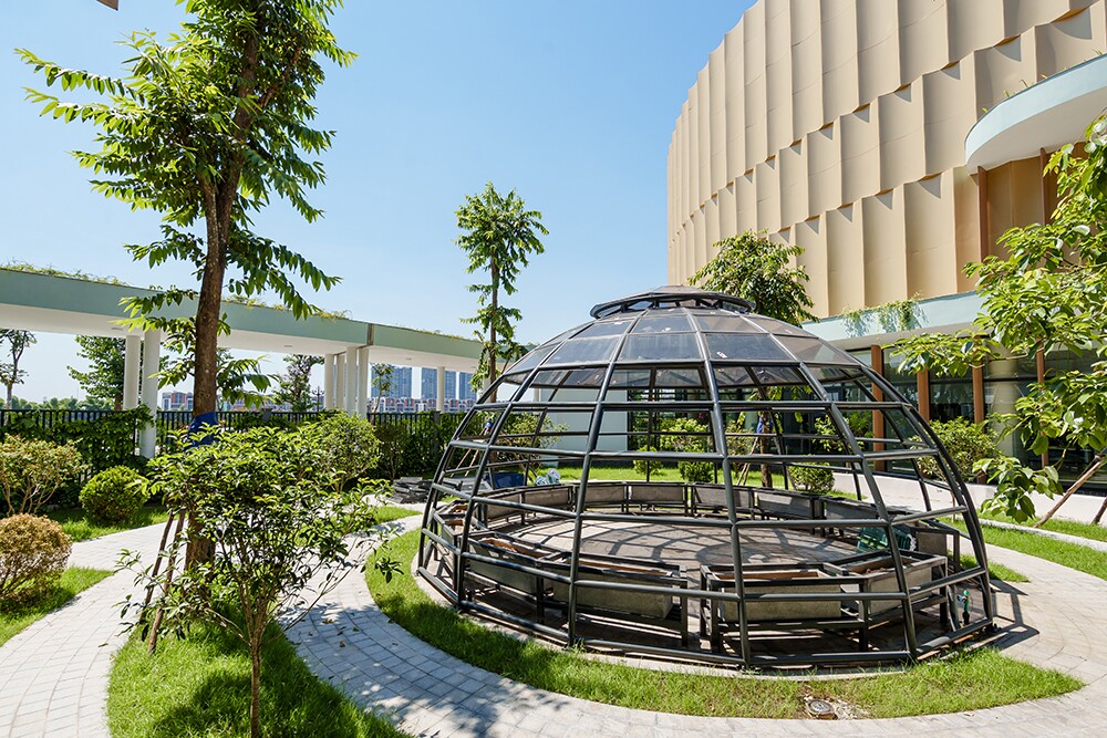Vin Nexus Center: Trường học hạnh phúc hình trái tim và những gam màu rất “lạ” - 16
