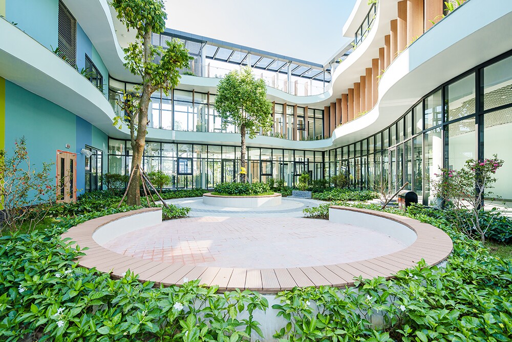 Vin Nexus Center: Trường học hạnh phúc hình trái tim và những gam màu rất “lạ” - 2