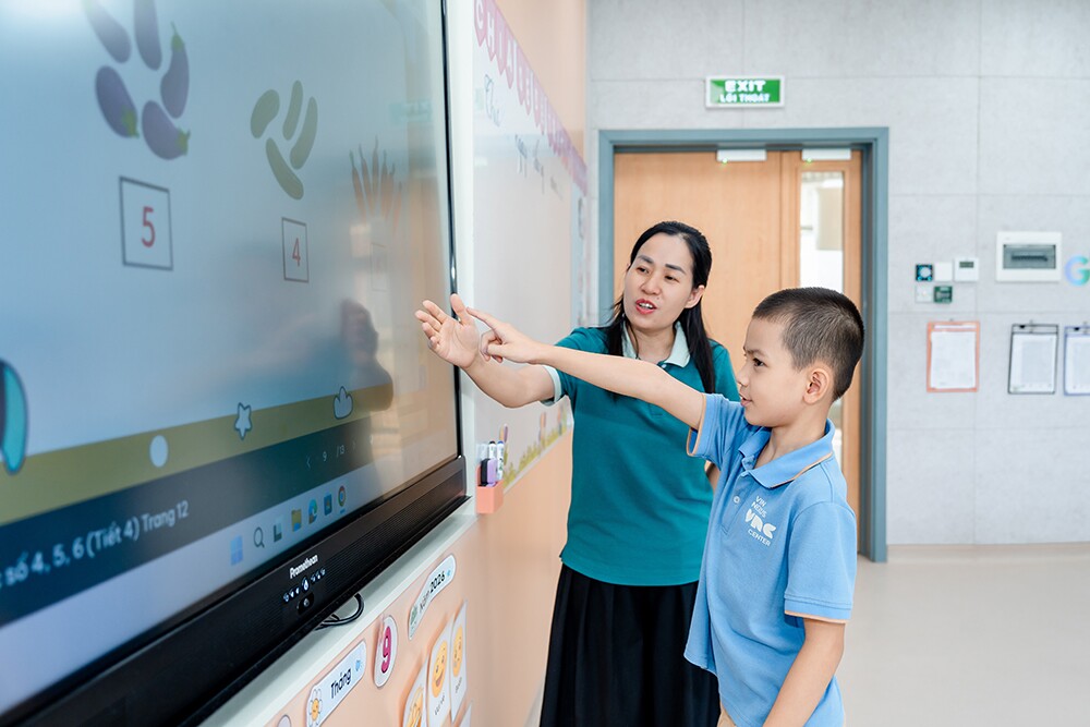 Vin Nexus Center: Trường học hạnh phúc hình trái tim và những gam màu rất “lạ” - 3