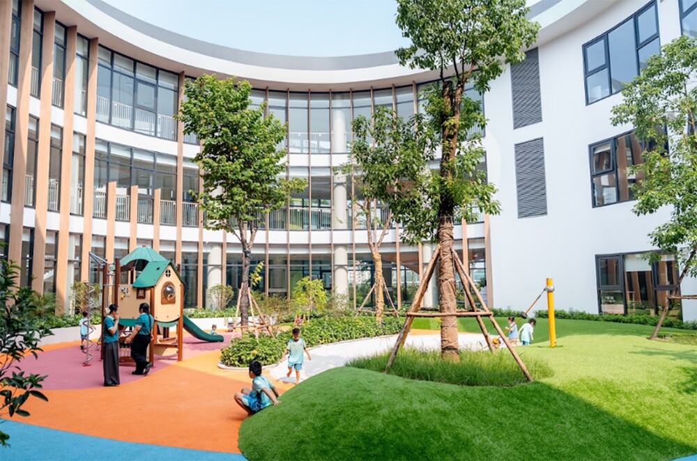 Vin Nexus Center: Trường học hạnh phúc hình trái tim và những gam màu rất “lạ” - 7