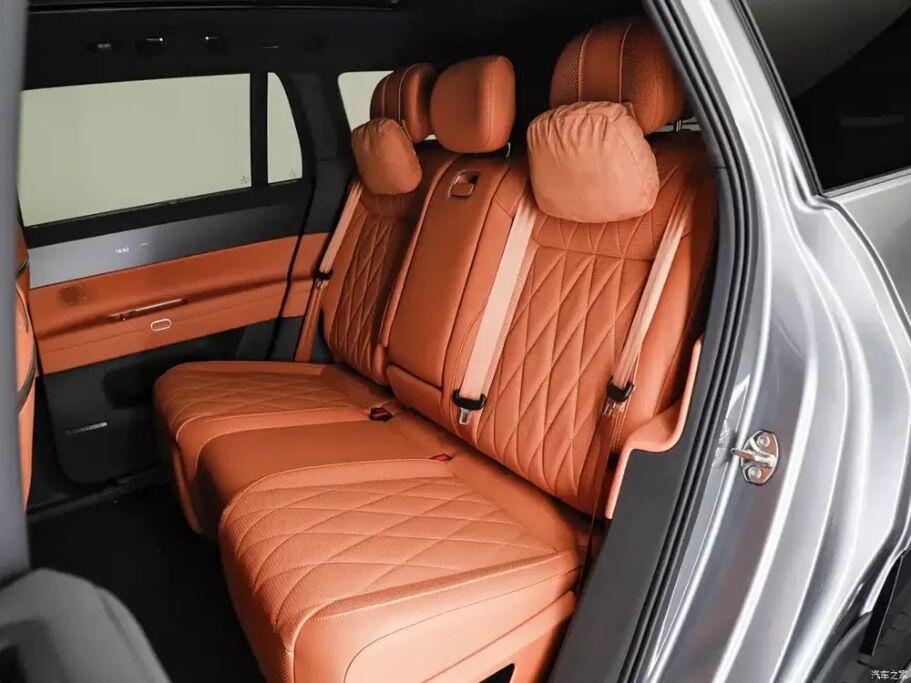 Mẫu xe EREV Volkswagen ID.Era 8X mới ra mắt có những trang bị gì? - 5