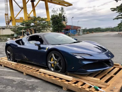Giao thông - &quot;Ngựa chồm&quot; Ferrari SF90 Spider của Cường Đôla đã cập cảng Việt Nam