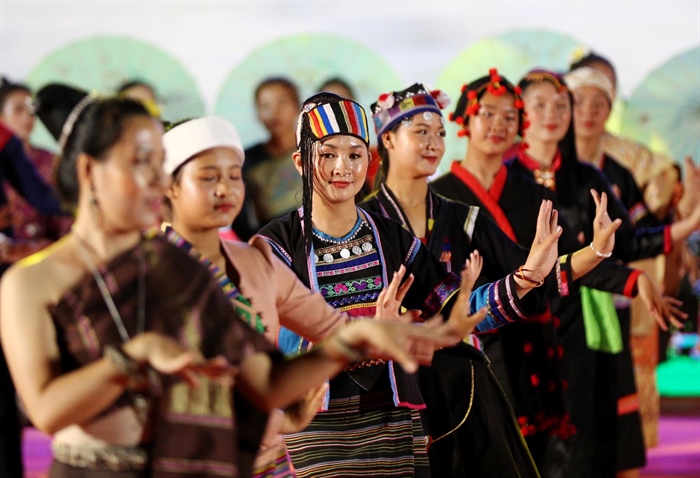 Tôn vinh bản sắc văn hoá, tình đoàn kết hữu nghị đặc biệt Việt - Lào - 5