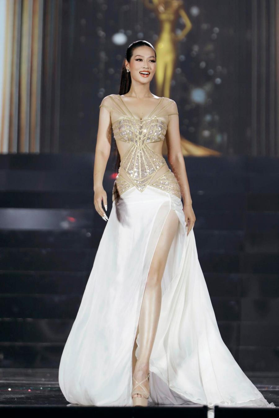 Nhan sắc thuở chưa dậy thì của tân Hoa hậu Hoà bình Việt Nam 2022 khi nặng 70kg - 2