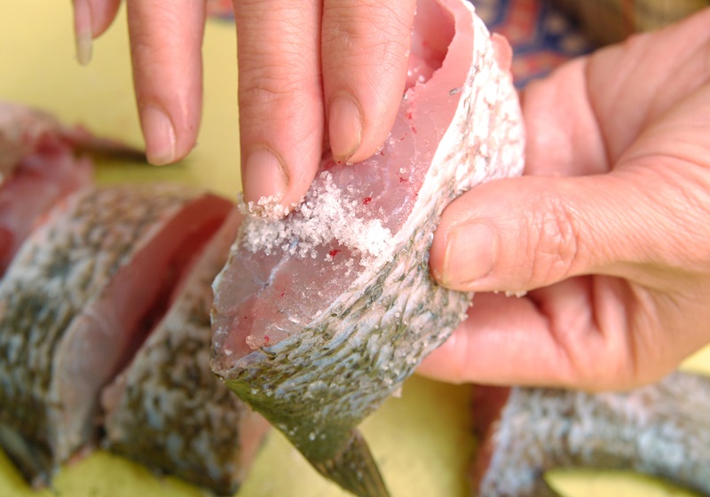 5 mẹo khử tanh của hải sản, nguyên liệu giữ được độ ngon và không bị khô - 2