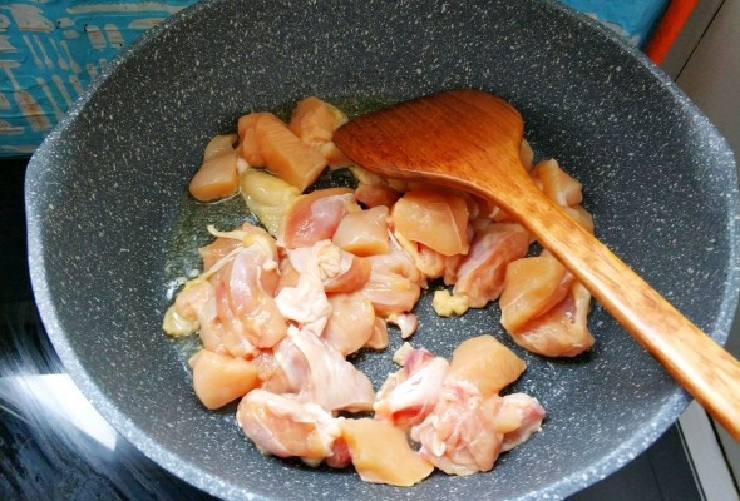 Cách làm món cà ri gà dứa kiểu Thái mềm béo thơm ngon cực đơn giản - 6