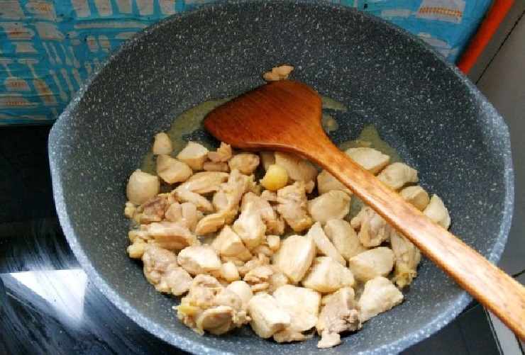 Cách làm món cà ri gà dứa kiểu Thái mềm béo thơm ngon cực đơn giản - 7