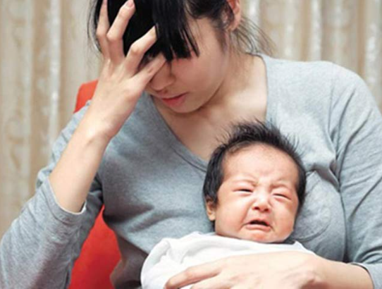 3 kiểu người bế con sơ sinh dễ mang nguy hiểm cho bé, dù quý đến mấy mẹ cũng đừng cho động vào - 2