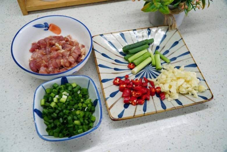 Đị chợ mà gặp &#34;nhân sâm&#34; dưới nước mua ngay, về rang với thịt lợn được món vừa ngon lại bổ - 3