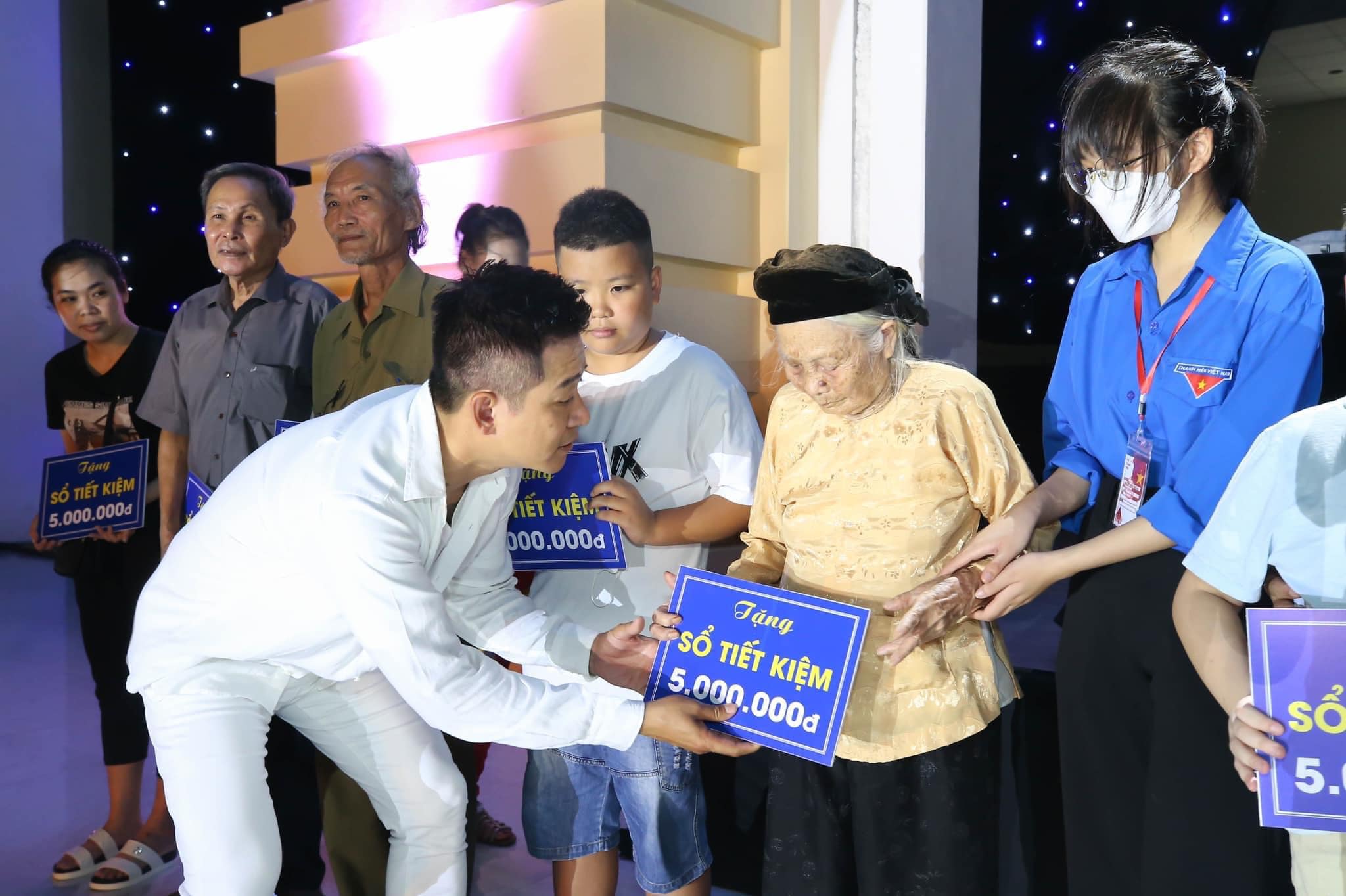 Bị đồn cự cãi với người đi đường do va chạm giao thông, Tuấn Hưng nói gì? - 3