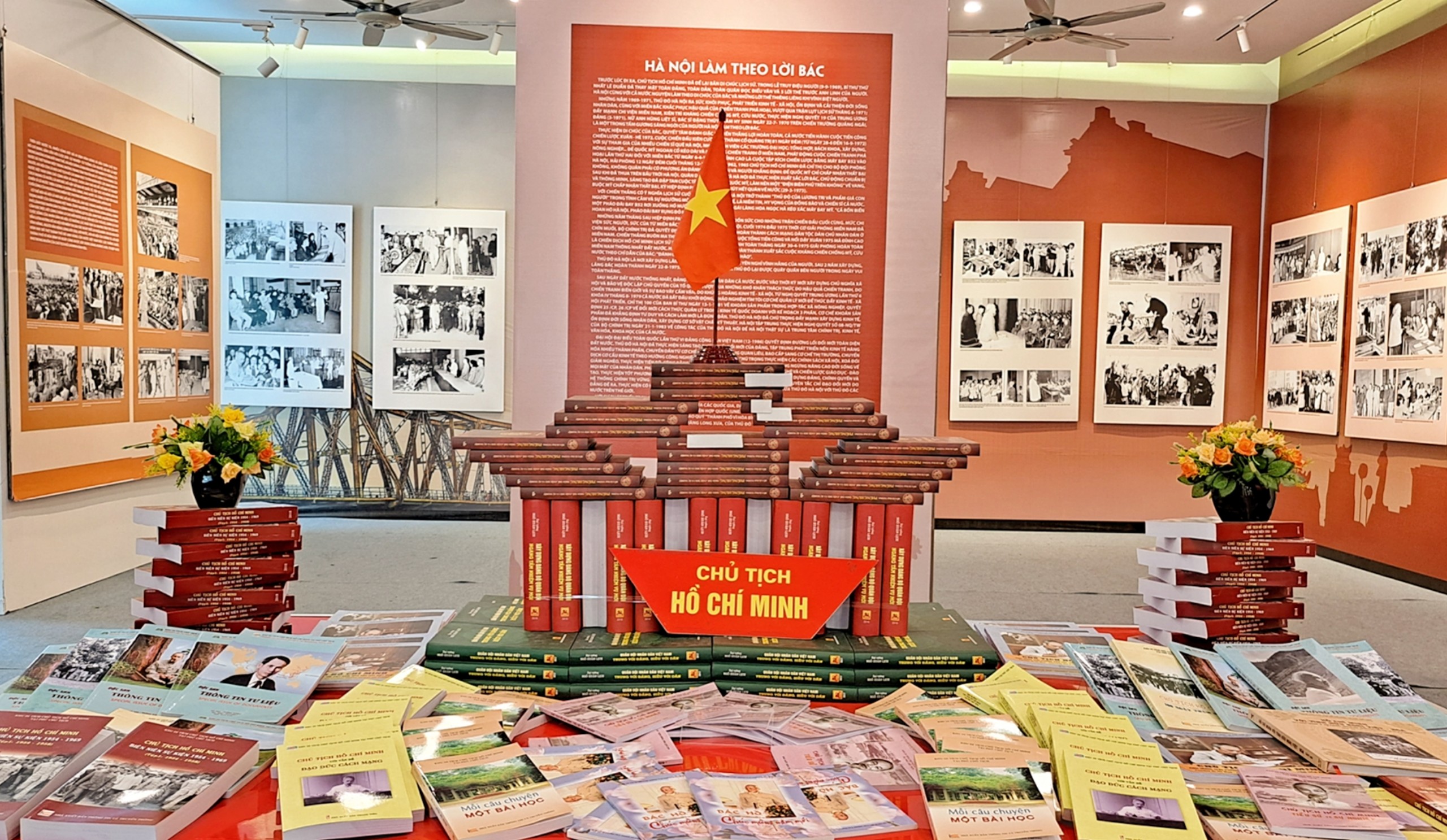 Nhiều tư liệu quý tại triển lãm ''Chủ tịch Hồ Chí Minh với Thủ đô Hà Nội” - 2