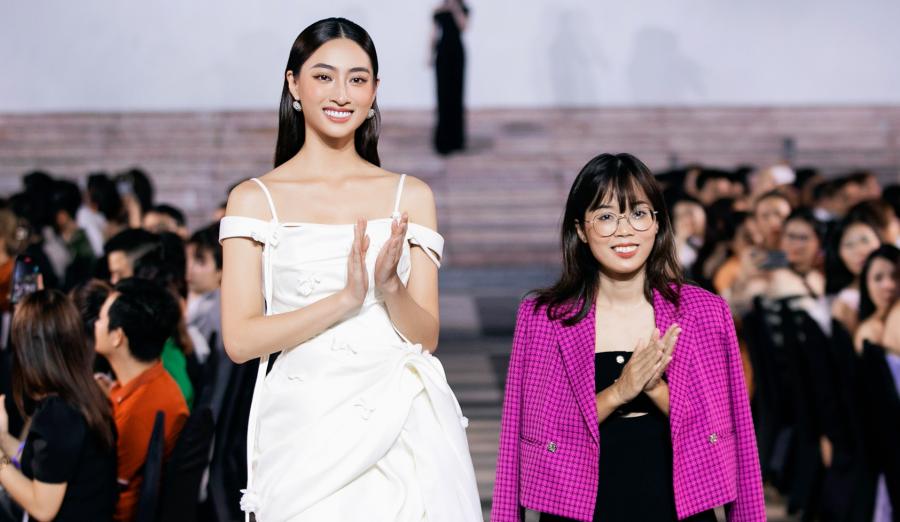 Lương Thuỳ Linh khoe chân dài 1,22m ấn tượng trên sàn diễn thời trang - 1