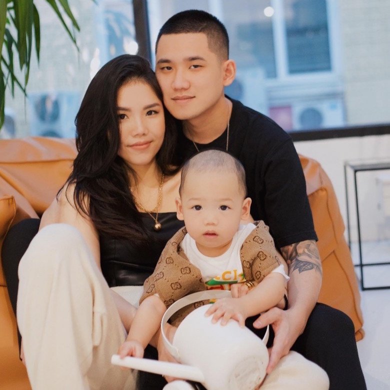 Chờ mãi không đau đẻ nên lôi bài ra chơi, đang thắng vang dội Tiktoker Chang Lacci vỡ ối &#34;bụp bụp&#34; - 1