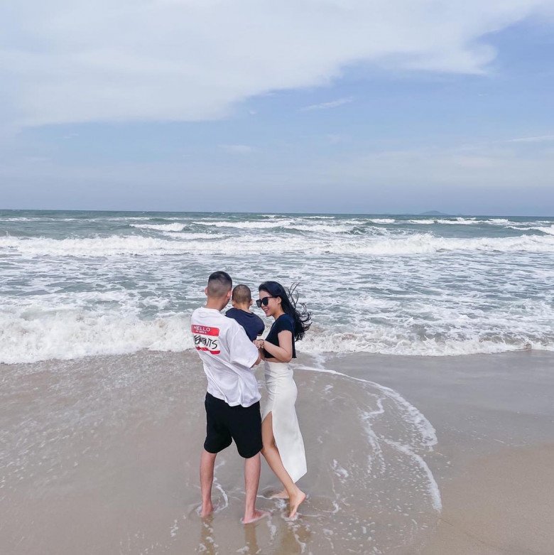 Chờ mãi không đau đẻ nên lôi bài ra chơi, đang thắng vang dội Tiktoker Chang Lacci vỡ ối &#34;bụp bụp&#34; - 4