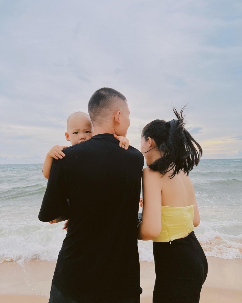 Chờ mãi không đau đẻ nên lôi bài ra chơi, đang thắng vang dội Tiktoker Chang Lacci vỡ ối &#34;bụp bụp&#34; - 15
