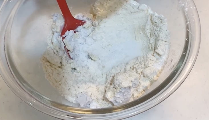 Mẹ đảm mách cách đổ bánh xèo để mấy tiếng vẫn giòn tan, hóa ra vì dùng loại bột đặc biệt này - 2