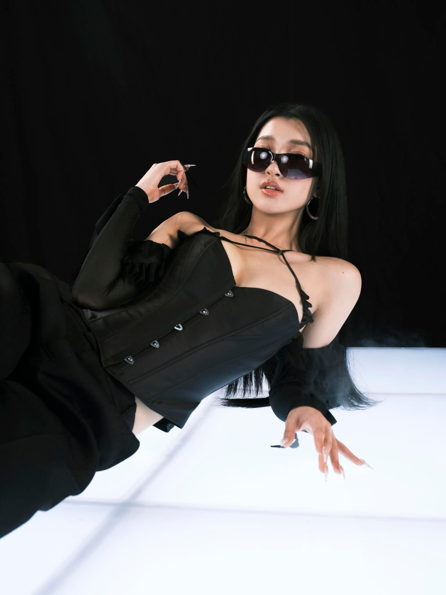 Á hậu quê Thanh Hoá  "gây mê" với phong cách gợi cảm, đẹp như "thần tiên tỷ tỷ" - 4