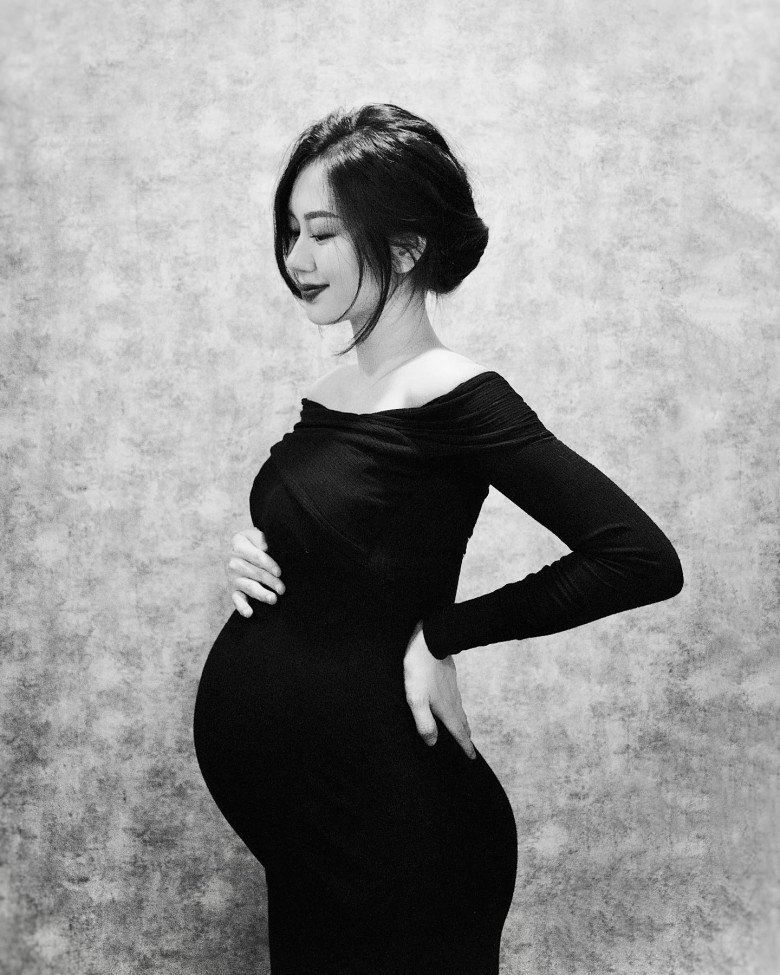 “Đối thủ của Chi Pu” giờ đã là mẹ một con, đi đẻ vẫn xinh, ngồi cho con bú đẹp như tranh - 2