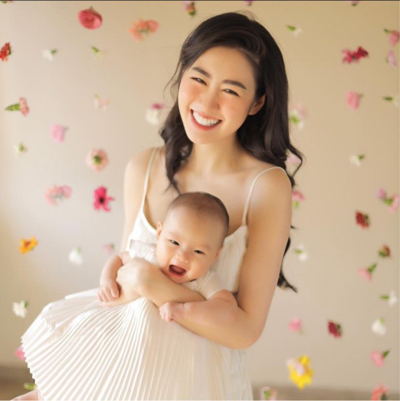 “Đối thủ của Chi Pu” giờ đã là mẹ một con, đi đẻ vẫn xinh, ngồi cho con bú đẹp như tranh - 7