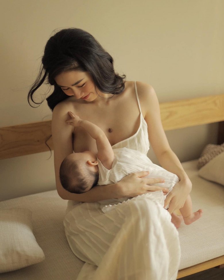 “Đối thủ của Chi Pu” giờ đã là mẹ một con, đi đẻ vẫn xinh, ngồi cho con bú đẹp như tranh - 6