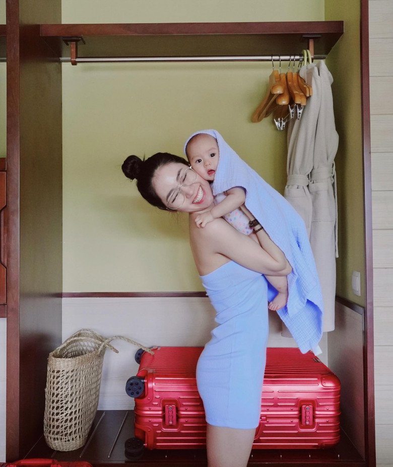 “Đối thủ của Chi Pu” giờ đã là mẹ một con, đi đẻ vẫn xinh, ngồi cho con bú đẹp như tranh - 5
