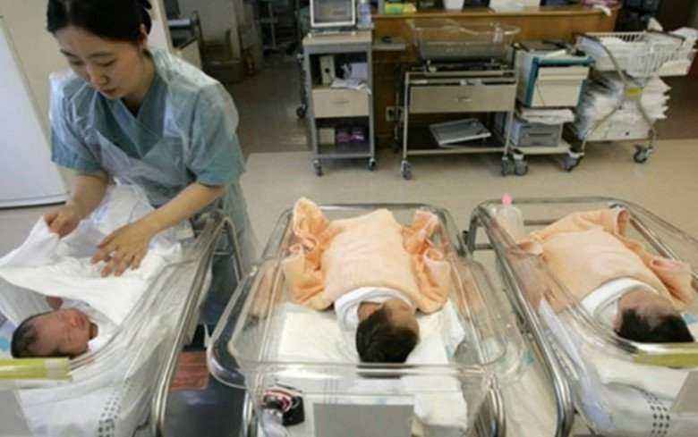 Ngại sinh con nên bác sĩ sản ở Hàn Quốc thiếu trầm trọng, sản phụ đi hơn 1 tiếng tìm người đỡ đẻ - 1