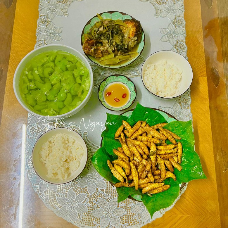 Nữ công an trại giam khoe cơm ngon 2 mẹ con khi chồng đi vắng, dân mạng ngỡ ngàng &#34;ăn khỏe thế!&#34; - 13