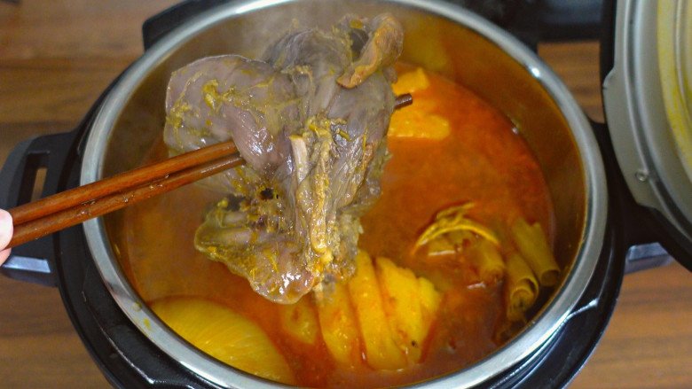 Du học Mỹ, gái xinh nấu bún bò Huế cực ngon lại dễ làm ai cũng có thể học theo - 5