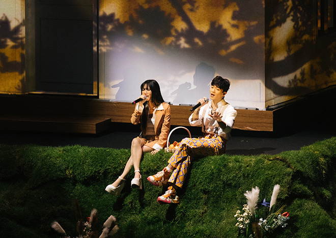Hoàng Dũng hát live gần 30 ca khúc khiến hàng nghìn khán giả "phát cuồng" - 2