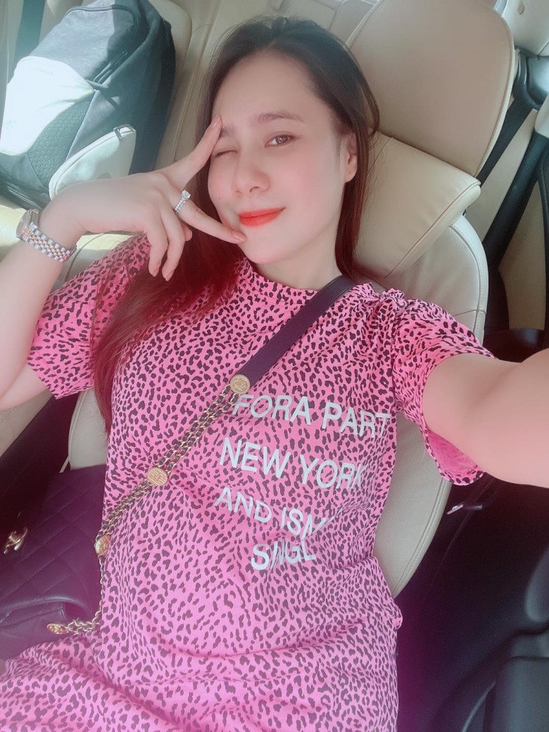 Khó có con, Hồ Bích Trâm vỡ òa khi mang thai con đầu lòng, bầu 7 tháng mũm mĩm nhưng xinh - 1