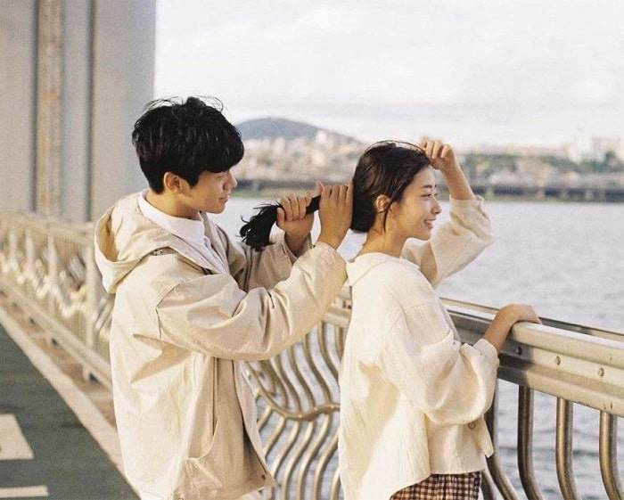 12 giờ tối bạn trai lặn lội đi mua quà 20/10, nửa tiếng sau chị gái anh gọi tới tôi điếng người - 1