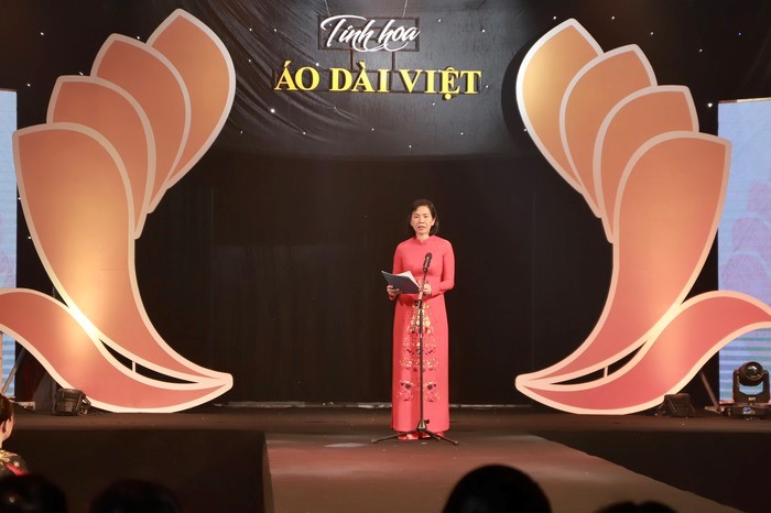 Những màn trình diễn áo dài đặc sắc trong chương trình nghệ thuật “Tinh hoa áo dài Việt” - 3