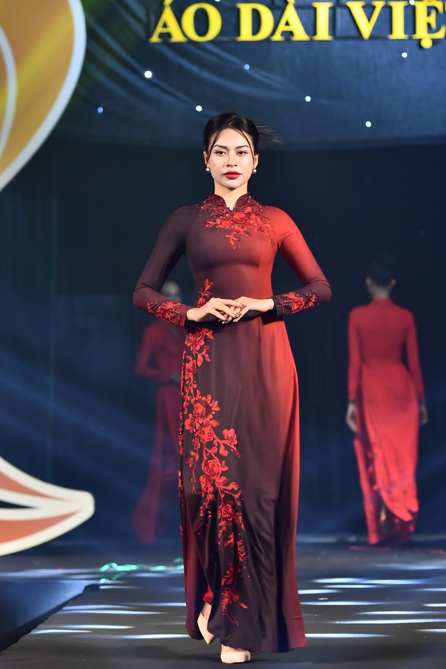 Những màn trình diễn áo dài đặc sắc trong chương trình nghệ thuật “Tinh hoa áo dài Việt” - 6