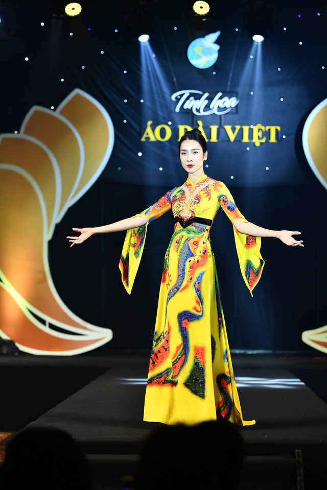 Những màn trình diễn áo dài đặc sắc trong chương trình nghệ thuật “Tinh hoa áo dài Việt” - 7
