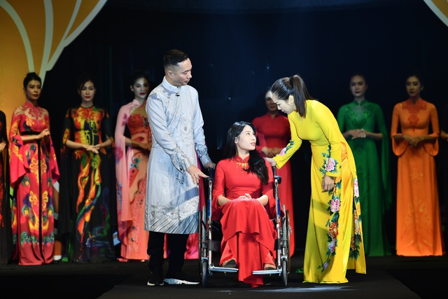 Những màn trình diễn áo dài đặc sắc trong chương trình nghệ thuật “Tinh hoa áo dài Việt” - 1